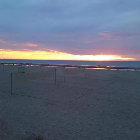 In Near The Sea, Cleaning Included Apartamento Koksijde
